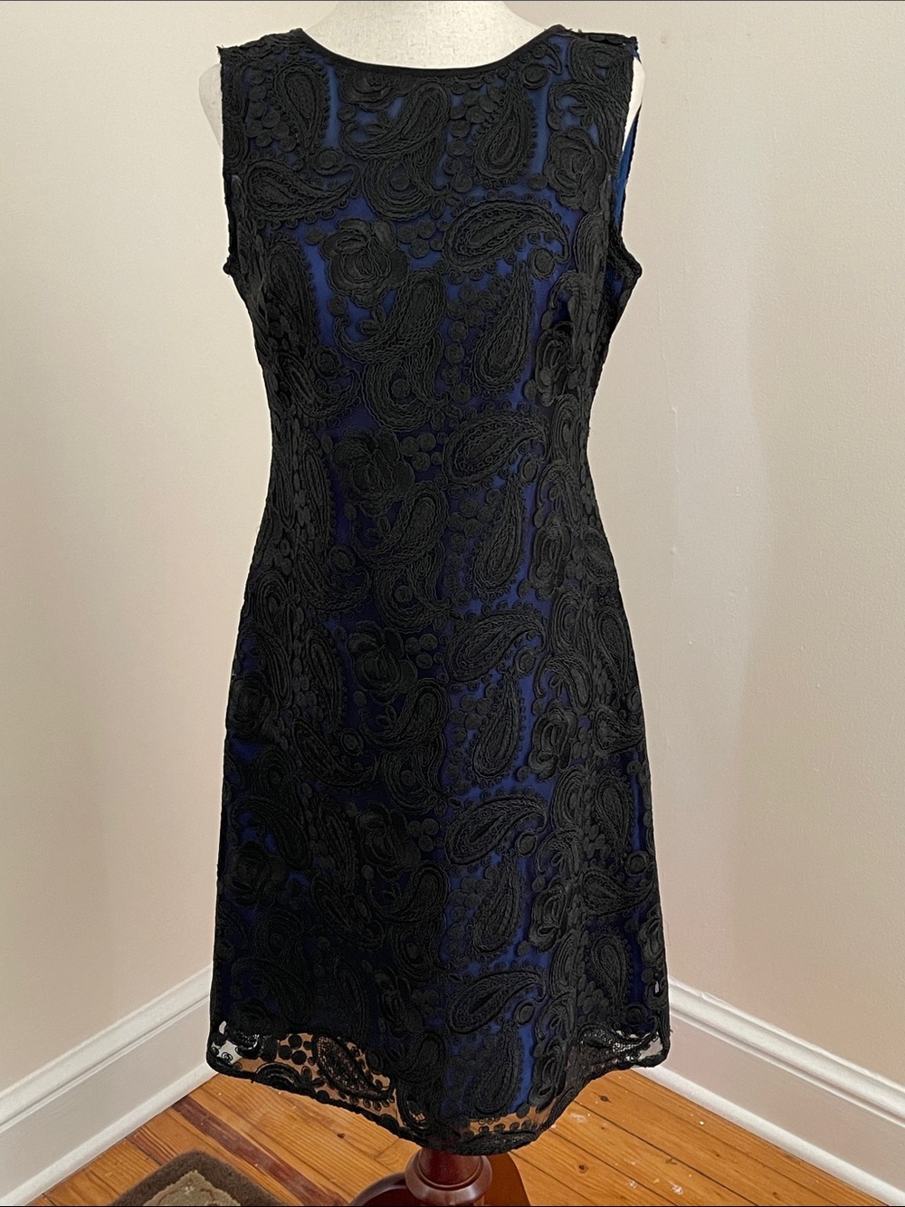Kay Unger New York Black Soutache Lace Sheath Dress Blue Lined Size 4 Cocktail